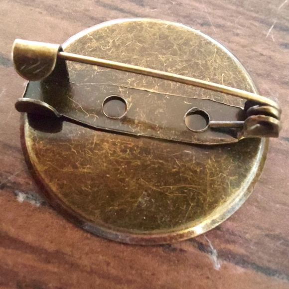 Hand Crafted Embroidered Cottagecore Mushroom Brooch Pin Button 1" - Picture 3 of 3